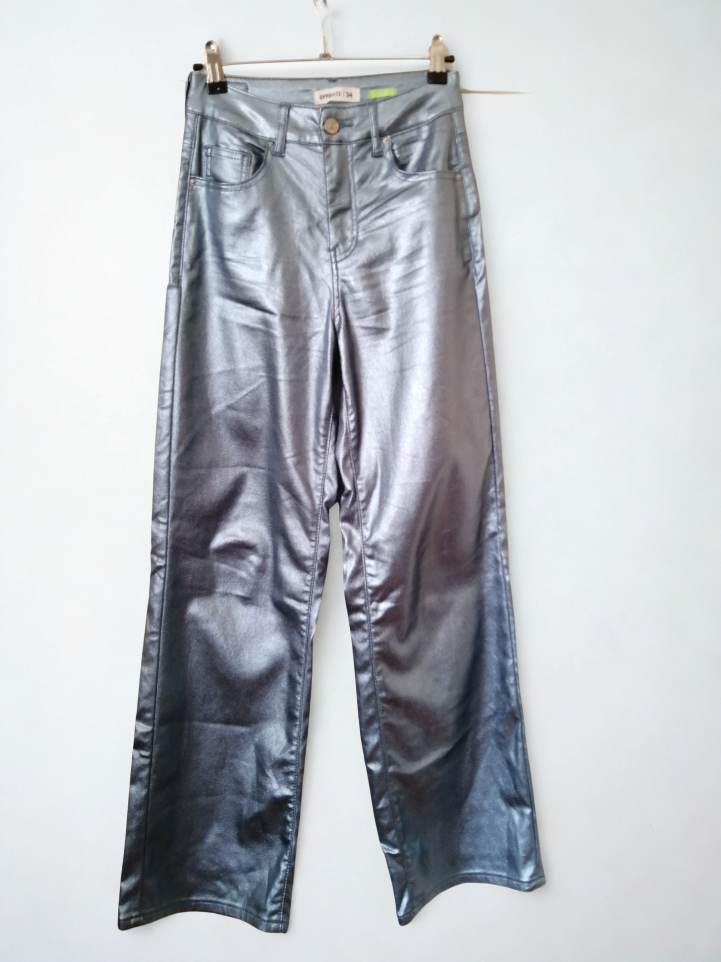Pantalón metalizado celeste Opposite