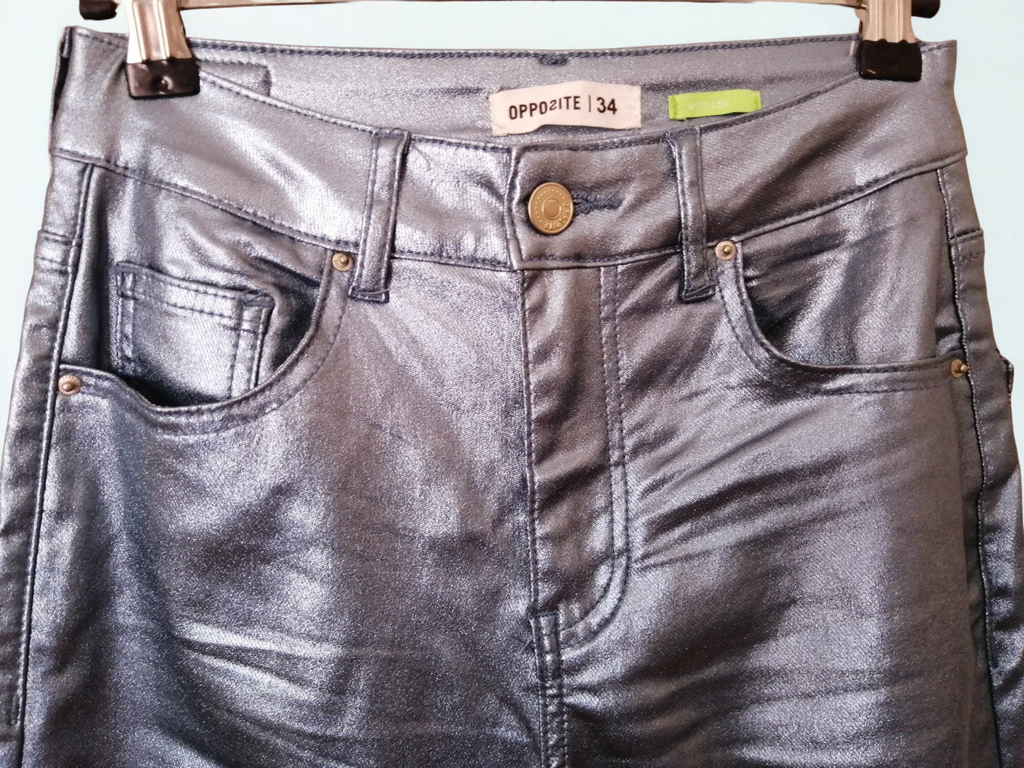 Pantalón metalizado celeste Opposite