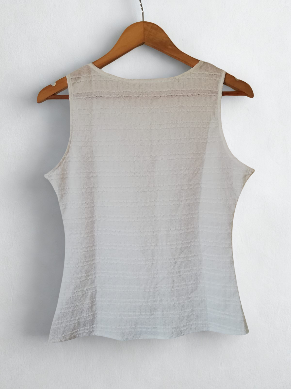 Top blanco con botones