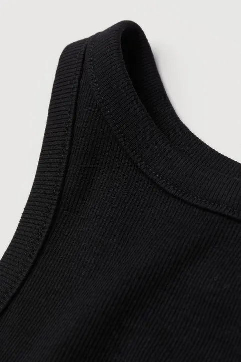 Crop top negro acanalado