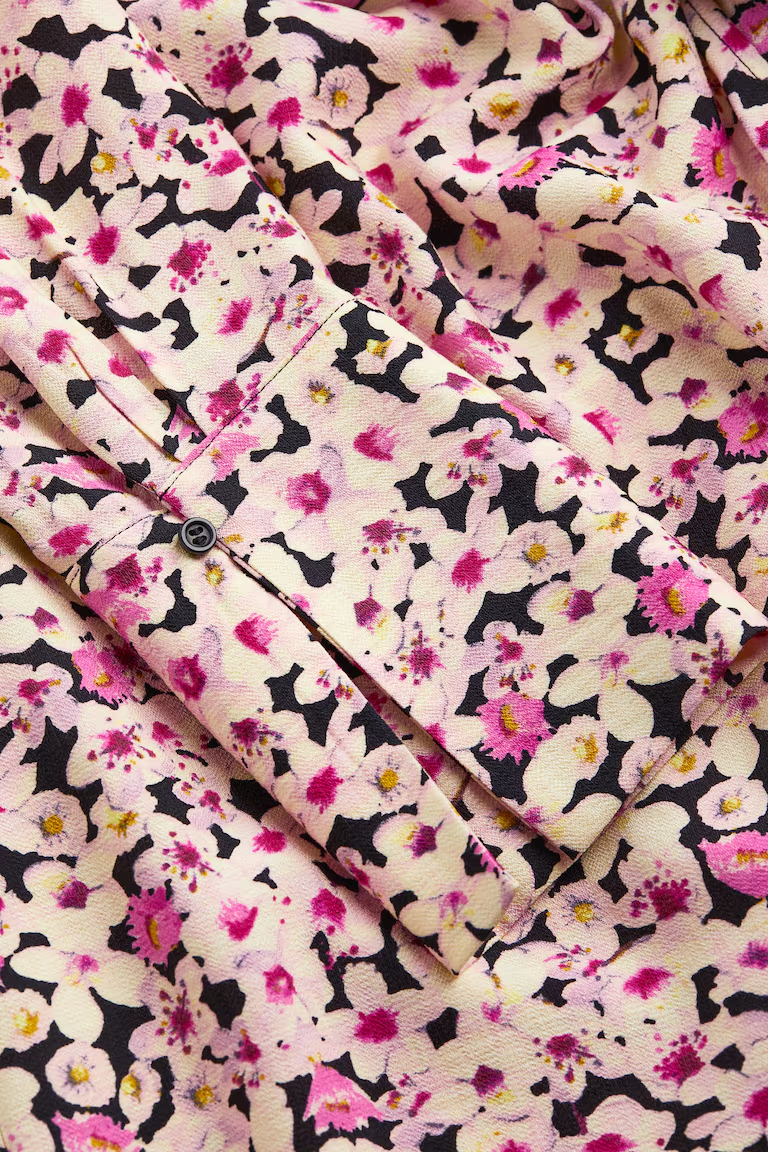 Vestido floreado con lazo H&M