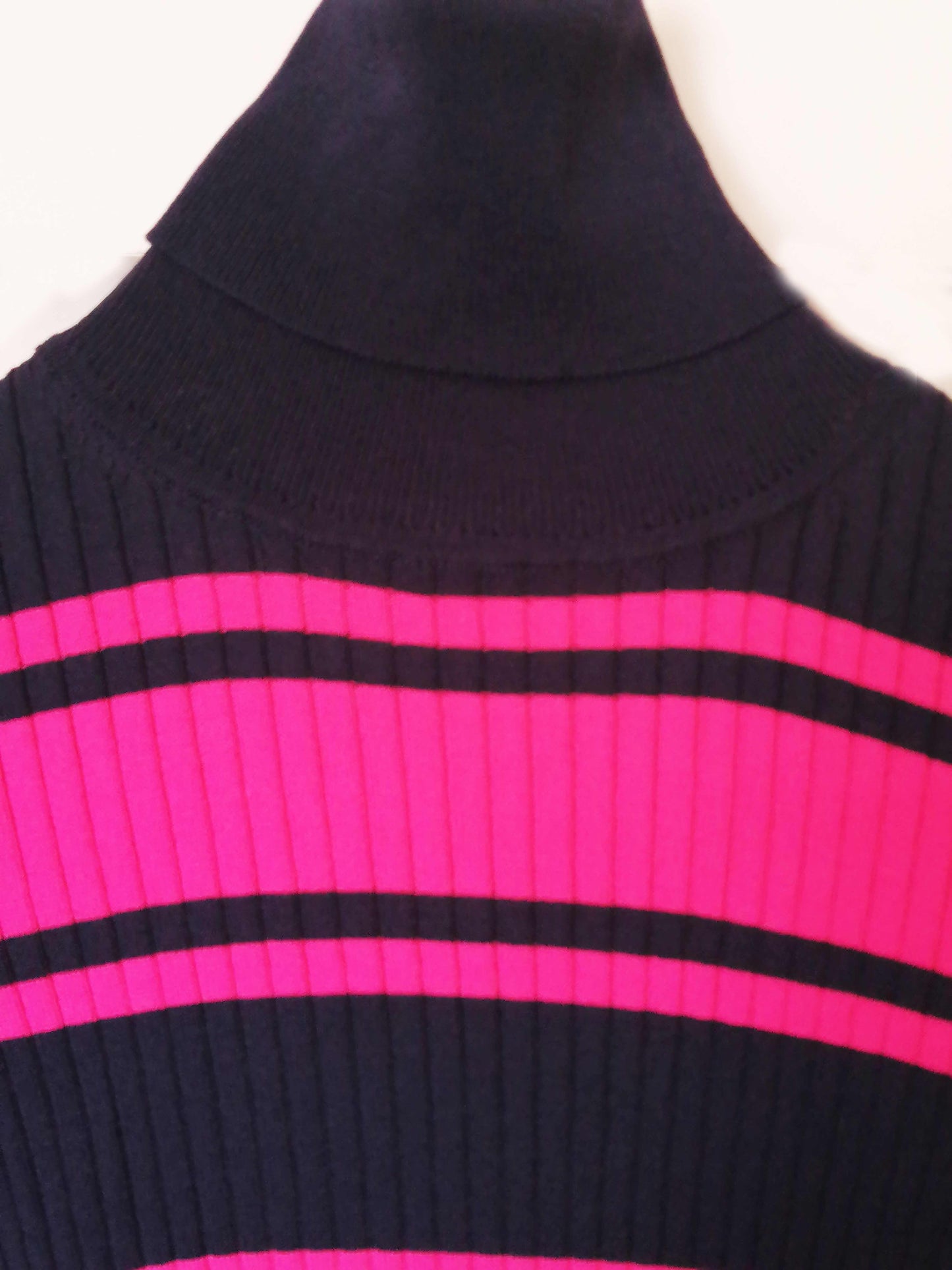 Sweater elasticado cuello tortuga