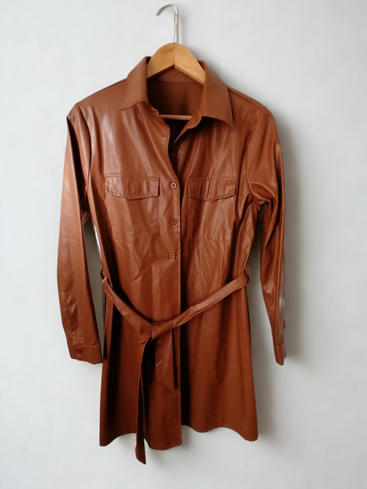 Chaqueta larga camel cuerina