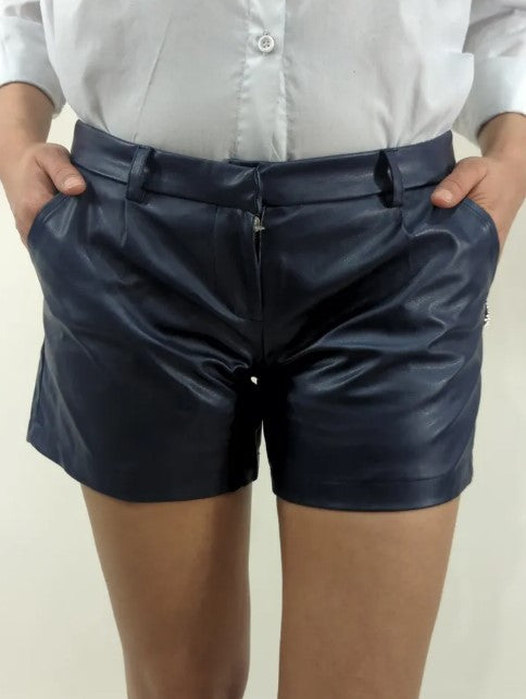 Short cuerina azul petróleo